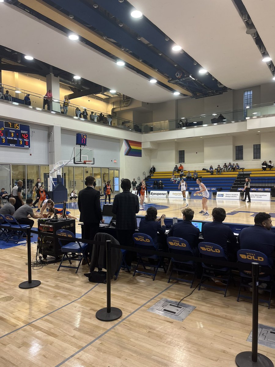 uyvgig57's tweet photo. Both teams start the second half slow on offence. 3 minutes gone and the teams have scored 7 points combined. Bold still lead the Ridgebacks 45-42 #TMU #OntarioTech https://t.co/OuRB3zO8lB