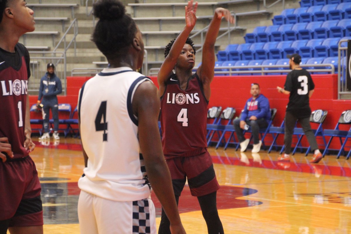 PG Donovan Meads Jr.  C/O 25
<a href="/donovan1_/">Donovan Meads Jr</a> 
From Cardinal Ritter HS
St Louis MO

Was a defensive spark plug 
At <a href="/HoopfestB/">Hoopfest Basketball</a> in Dallas 

#platform Scout <a href="/Marchen44/">On Da Marc Sports🏈</a> 
Was in the building 

👀👀⬇️

#DRsportz 

theplatform.drsportz.com/2023/11/25/pla…