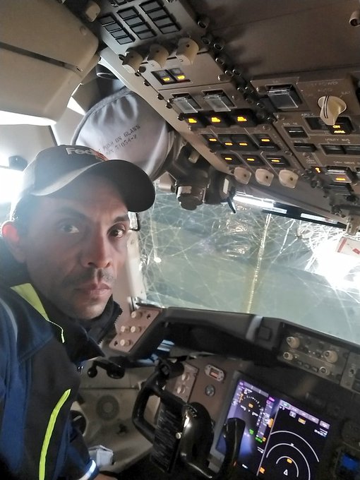 En la oficina #b767 #mariobouchan #equipobouchan #bouchan #Aircraft https://t.co/K4vMwaubnJ<a href="/tag/b767"class="tags">#b767</a><a href="/tag/mariobouchan"class="tags">#mariobouchan</a><a href="/tag/equipobouchan"class="tags">#equipobouchan</a><a href="/tag/aircraft"class="tags"><span>#aircraft</span></a><a href="/tag/bouchan"class="tags"><span>#bouchan</span></a>