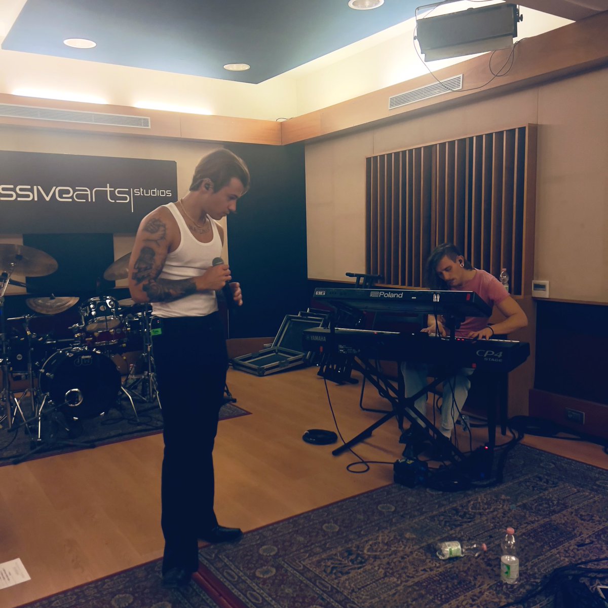 fedefederossi's tweet photo. Amici miei di Twitter ebbene sì, manca poco alla magica e unica atmosfera dei Private Show. Sarà bellissimo, un momento strettamente nostro. Vi aspetto 🪁 https://t.co/Dg9TBZypCl