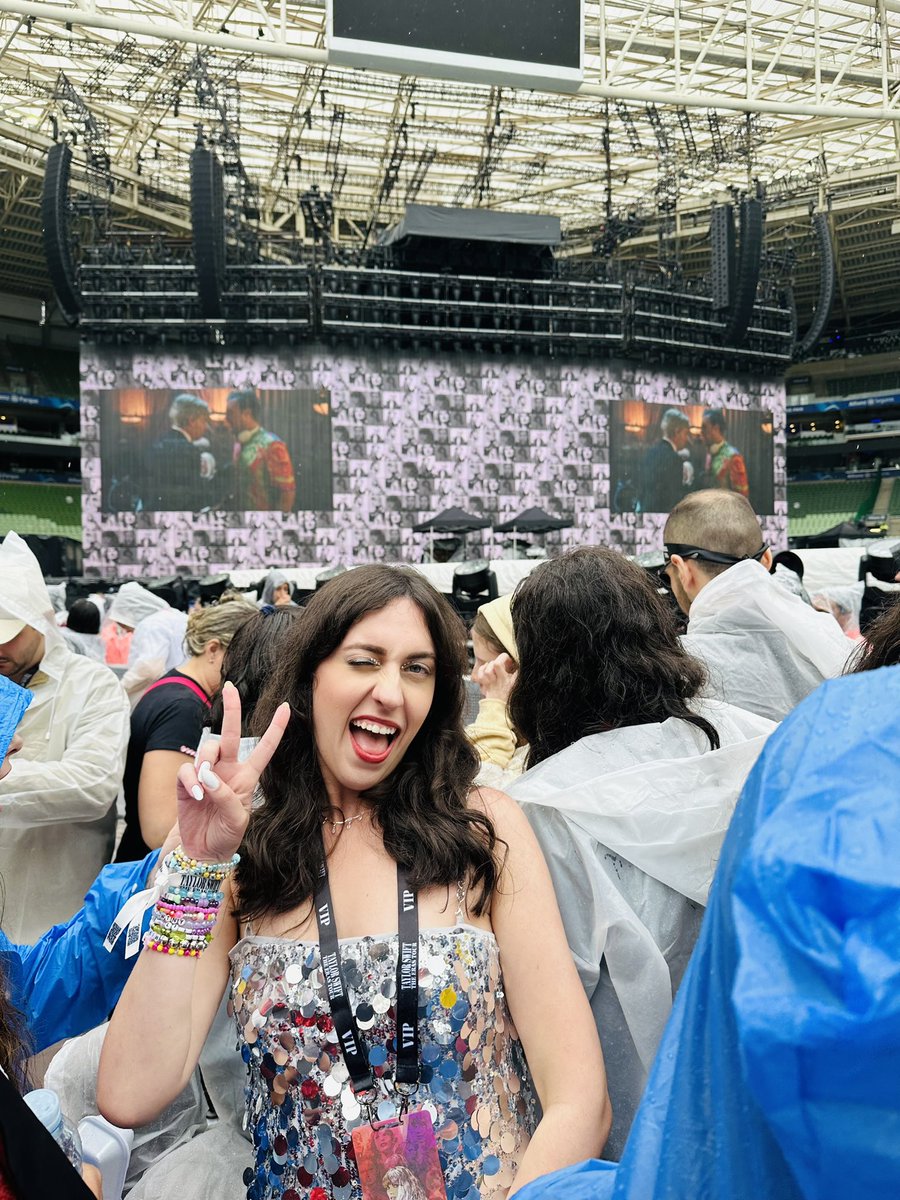 in a storm in my best dress fearless @taylornation13  #SaoPauloTSTheErasTour #TheErasTour #mydreamcometrue