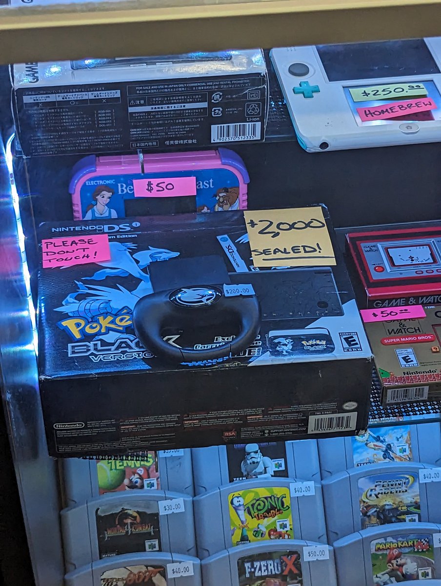 chenposter's tweet photo. The absolute state of retro gaming https://t.co/wxBWeh0vfI