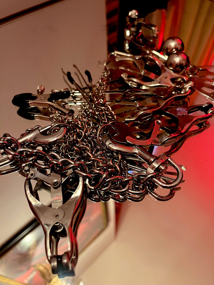 LadyLolaLondon's tweet image. How many clamps can you take? It doesn’t matter, because I decide.