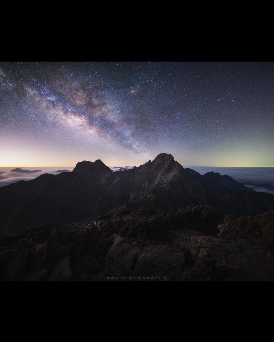 Leave your eyes to the scenery and your weight to the delicious food.