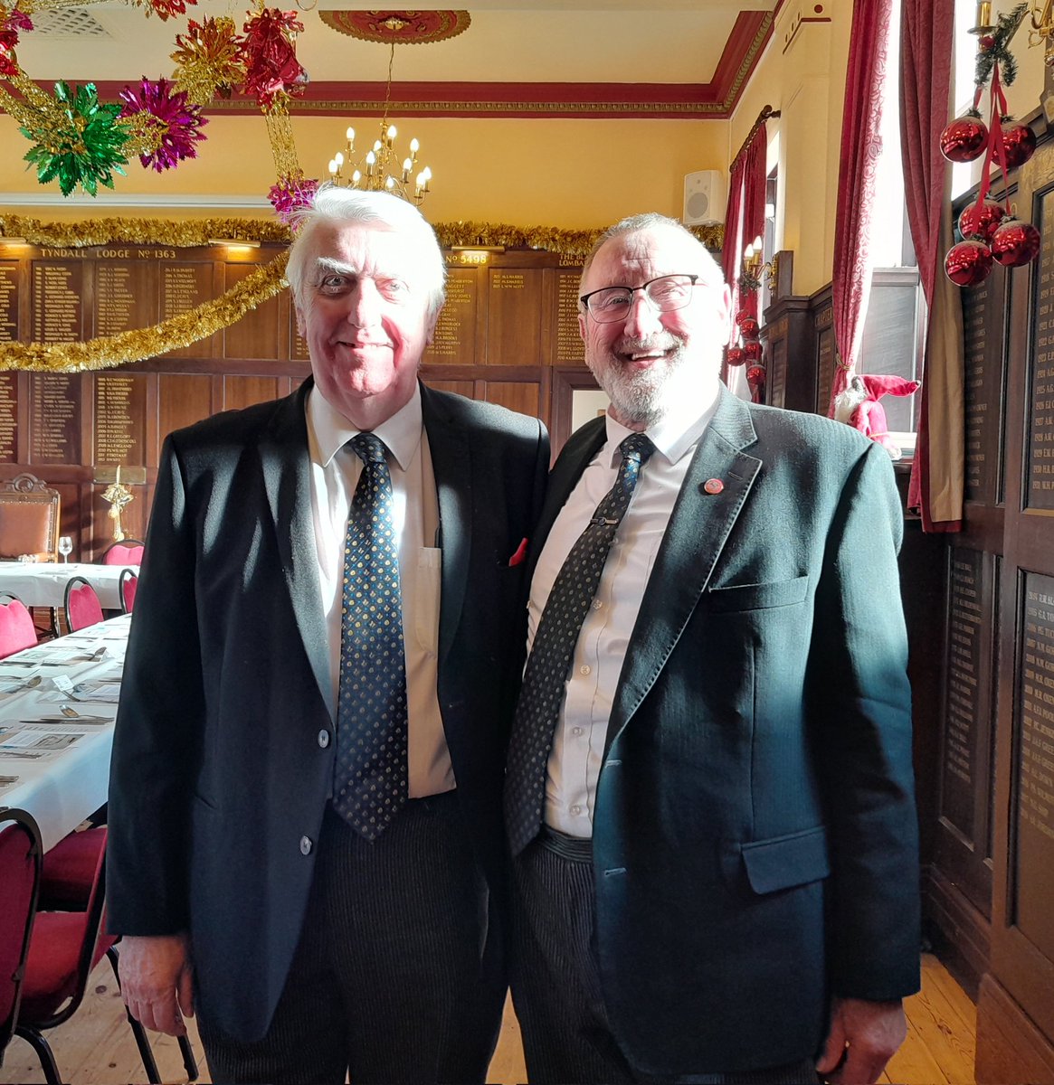 WBro Bob Preece with VW Bro <a href="/GrahamCKing1/">@GrahamCKing</a> supporting <a href="/Seafarers_9589/">Lodge of Seafarers 9589</a> today. A wonderful afternoon in <a href="/GlosPGLodge/">Glos PG Lodge</a> 
£365.00 raised from the raffle.
£85.80 from the rum draw
£70.00 from the Alms.
All to help others through wellbeing.

#freemasons #Freemasonry #visitors #visiting