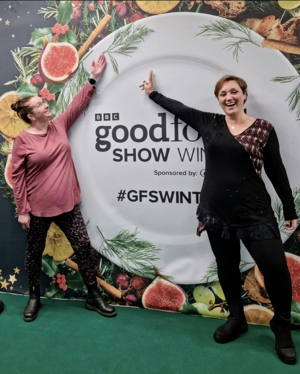 SamWalksALot's tweet image. Made it! 

#GFSWinter with @JenBarber101