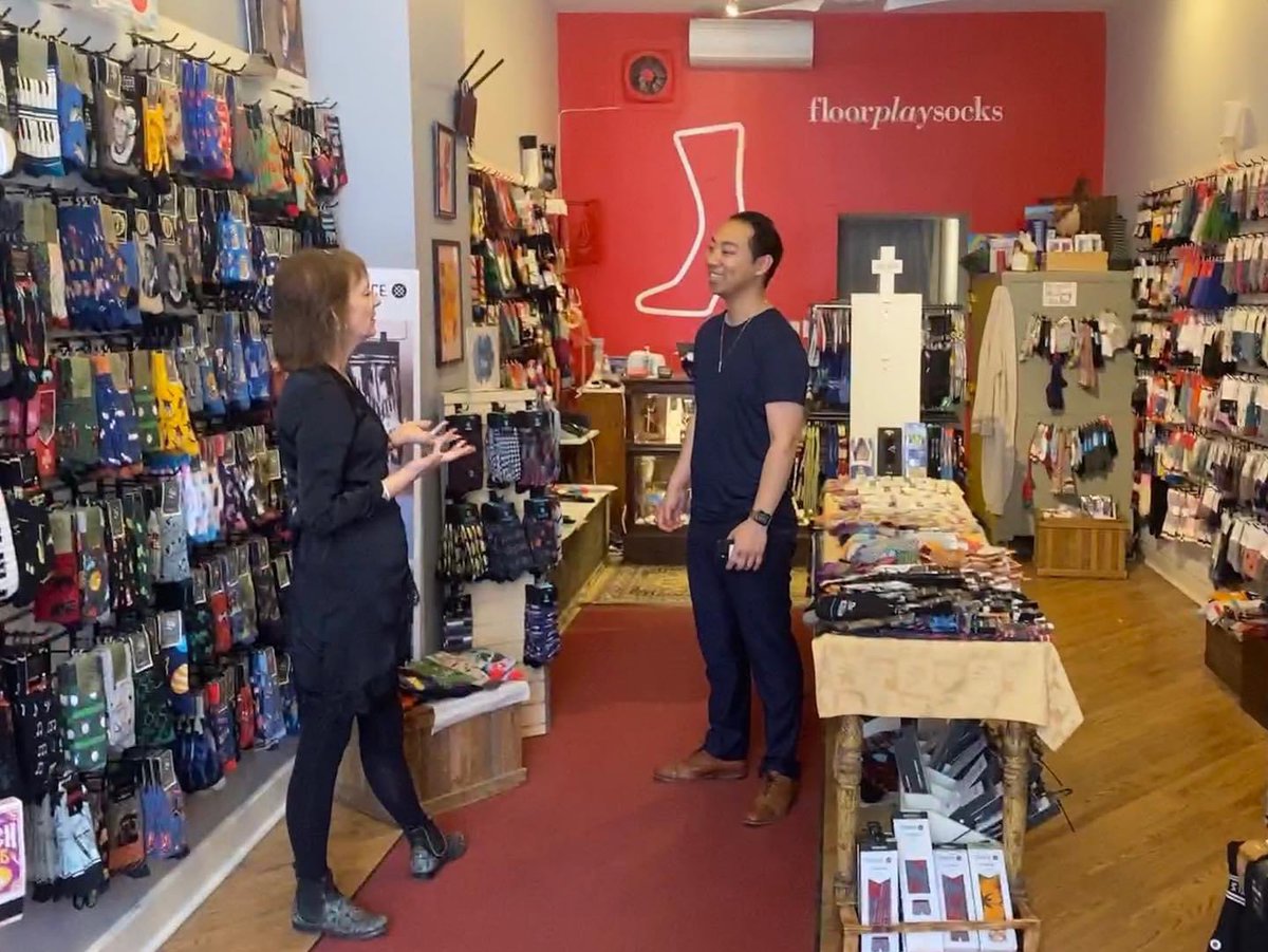 KevinVuongxMP's tweet photo. A few more #smallbusinesses—there’s so many Elizabeth & I love—to highlight (and buy from!):
— @WestQueenWest’s Floorplay Socks
— #MadeInToronto Dozy mattresses
— #Veteran-owned Arrowhead Coffee
— @to_downtownwest’s Burgers n’ Fries Forever
#SupportLocal #SmallBusinessSaturday https://t.co/RbzsWPsrNC