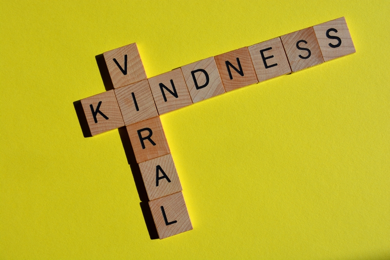 It can be easy to feel weighed down by the constant flow of negativity. But this is where the power of kindness can truly shine...just a small act of kindness can have an immense impact on someone’s day...it doesn’t always have to cost a penny. ladiesnightlounge.com/2023/11/kindne…
