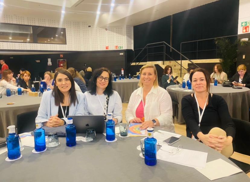 IzmirEtwinning's tweet photo. 9-11 Kasım 2023 İspanya Sevilla'da "Sınıftan Hayat Boyu Başarıya: Temel Becerileri Geliştirme" eTwinning Mesleki Gelişim Çalıştayı ve ülkemizi temsil eden 5 öğretmen biri olan Aysel Karcı'yı tebrik eder, başarılarının devamını dileriz. 
@tretwinning
@izmir_ilmem 
@eTwinningDestek https://t.co/xDr9ya6cfA