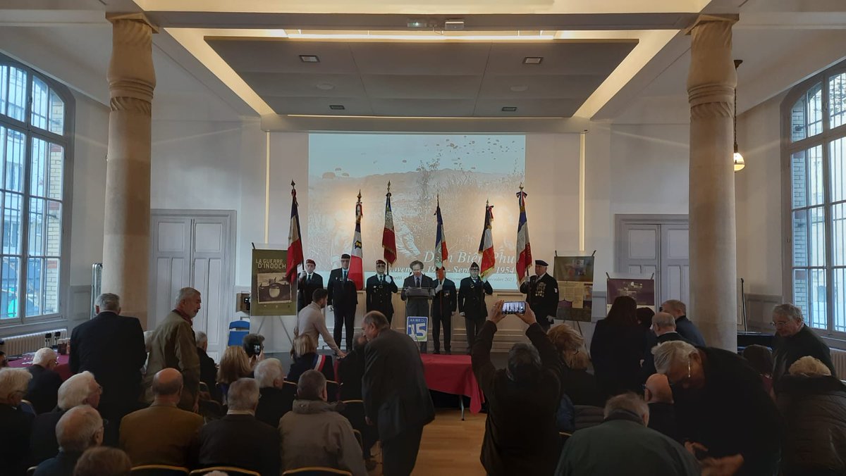 C_Derouard's tweet photo. 2eme conférence @mairie15 et hommage aux héros de Dien-Bien Phu en présence du monde combattant et du Président du Comité d'Entente 15eme .
Se rappeler l'engagement et le courage des militaires français lors de ce conflit au Vietnam #0PEX
#engagement #respect https://t.co/Fryr24sQU4