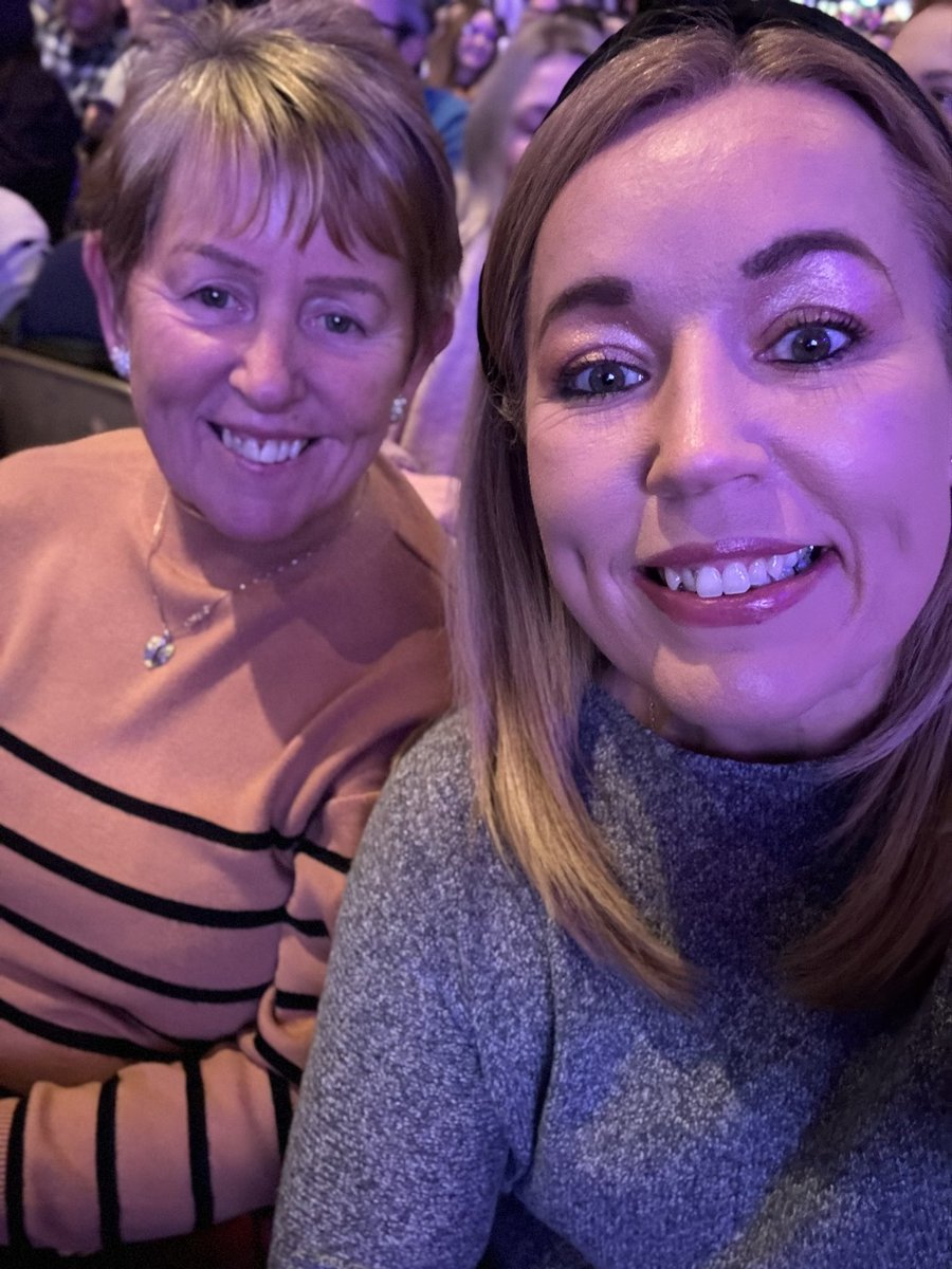 lauraangel63's tweet photo. #smaCARDIFF https://t.co/Kdqw9FtutO