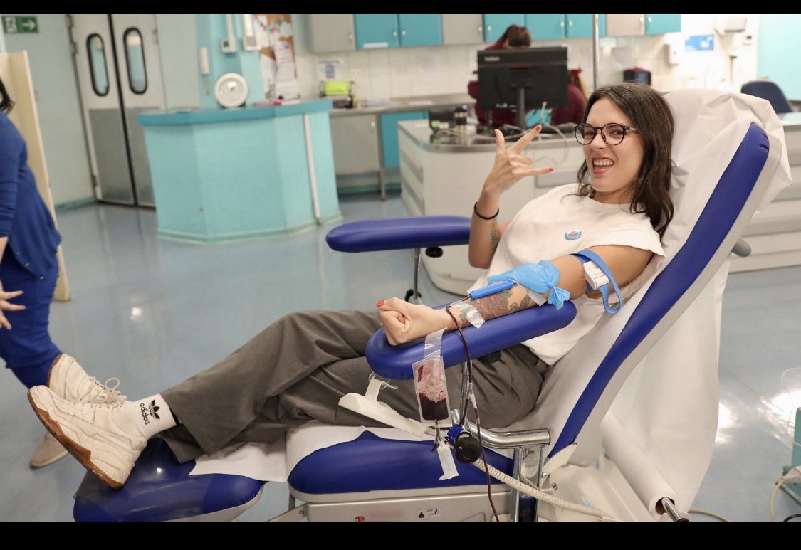 PatriotaPatito's tweet image. CAMILA VALLEJO INYECTÁNDOSE VITAMINAS EN LA CLÍNICA LAS CONDES ASÍ SON TODOS ESTOS ZURDOS QLIOS BUENOS PARA SACAR LA VUELTA CON TU PLATA.