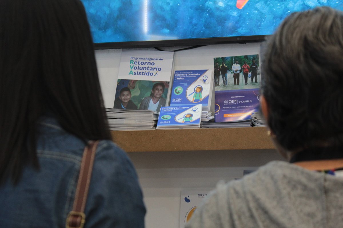 OIM_Mexico's tweet photo. ¡Ya estamos en la @FILGuadalajara!  #SomosLectores📚

Visítanos en el Área Internacional donde encontrarás destacados informes sobre #migración, detalles sobre los programas de la #OIM 🇲🇽 y más. 

Checa aquí la agenda de actividades de @ONUMX 👉🏻 https://t.co/B0wYKm3180 https://t.co/BtpKrIOh1x