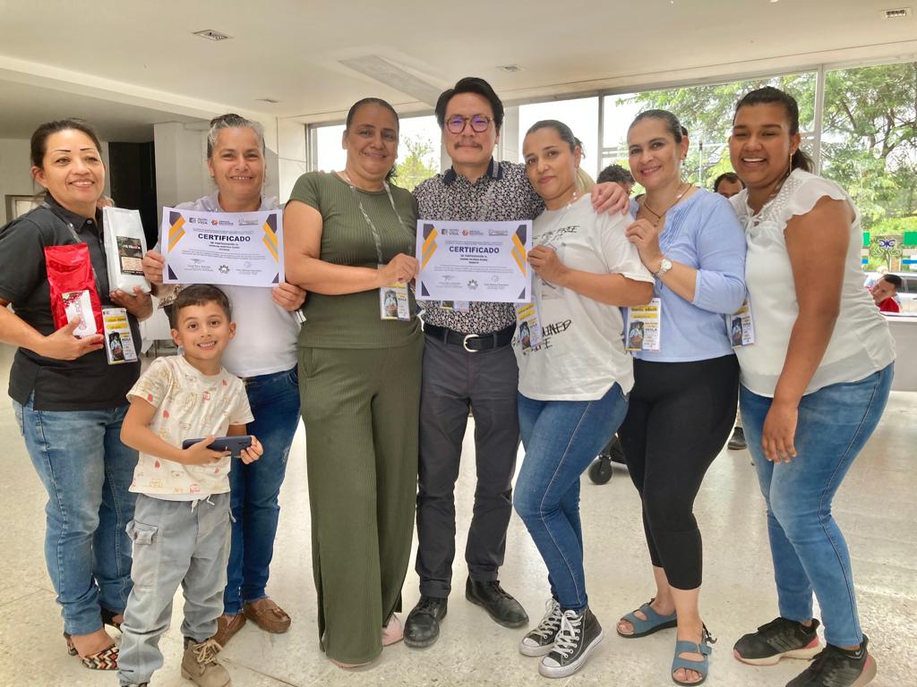 UsolidariaCo's tweet image. Luego de dos días valiosos de trabajo colectivo, culminamos con éxito la Primera Feria de la Red Solidaria de Café en #Pitalito #Huila y nos  comprometimos con el  Pacto que da inicio a CAFESOL con 45 organizaciones que le apuestan a implementar la asociatividad solidaria !!!!