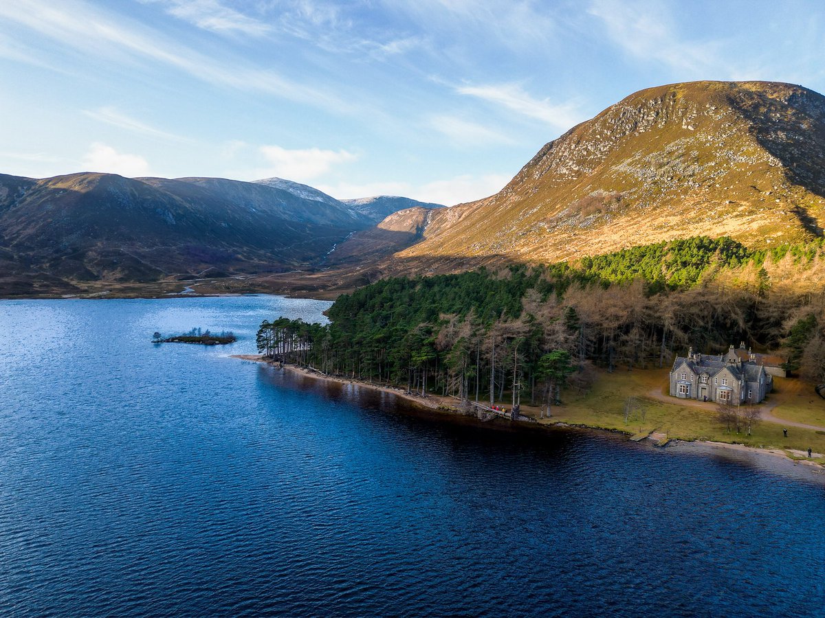 liamyule83's tweet photo. Stunning day up at Loch Muick today. Spoiled with some stags coming down to feed in the Glen in the late afternoon light.
@VanguardPhotoUK
@VanguardNature
@visitabdn
@Aberdeenshire
#photography
#nature
#onemanandhisnikon
#vanguardambassador
#lochmuick
#royaldeeside https://t.co/hx2O89XsxS