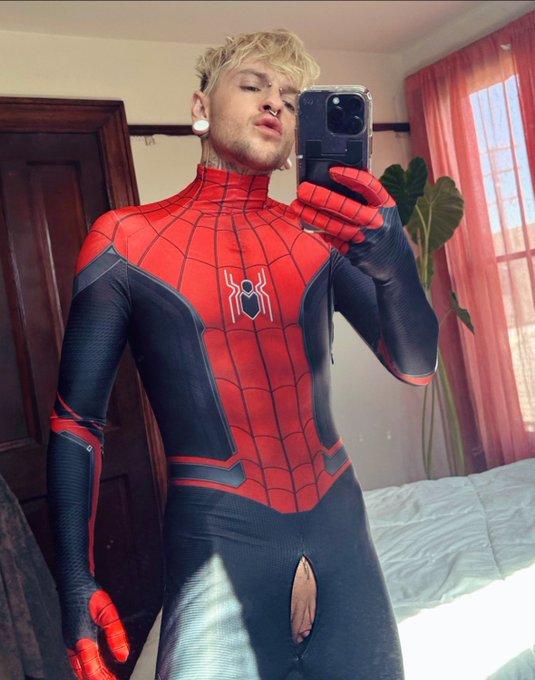 spiderman has a pussy… AND he’s a blonde ? https://t.co/WuKkgCWFpA