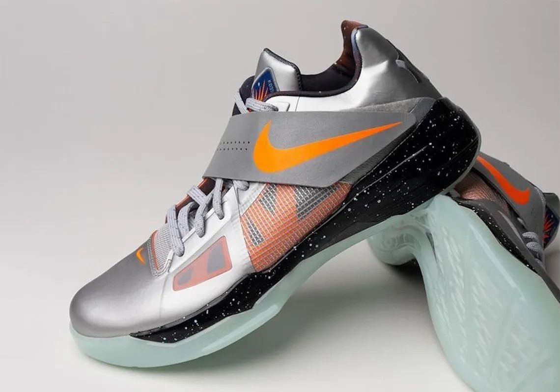 SneakerNews's tweet photo. The Nike KD 4 is going all-out in 2024 👀 💰 https://t.co/CVX3jxUg90