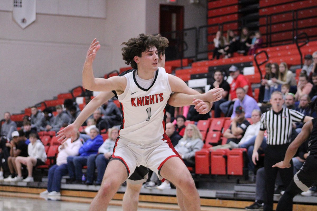 anthony618jones's tweet photo. Final: @BasketballTriad (2-0) takes down Granite City 50-49

Drew Winslow sunk a pair of free throws with 2 seconds remaining to take the decisive lead. Landon Zawodniak led the team with 12 and Donny Becker supplied 11 more points. https://t.co/hF76lpn0xE