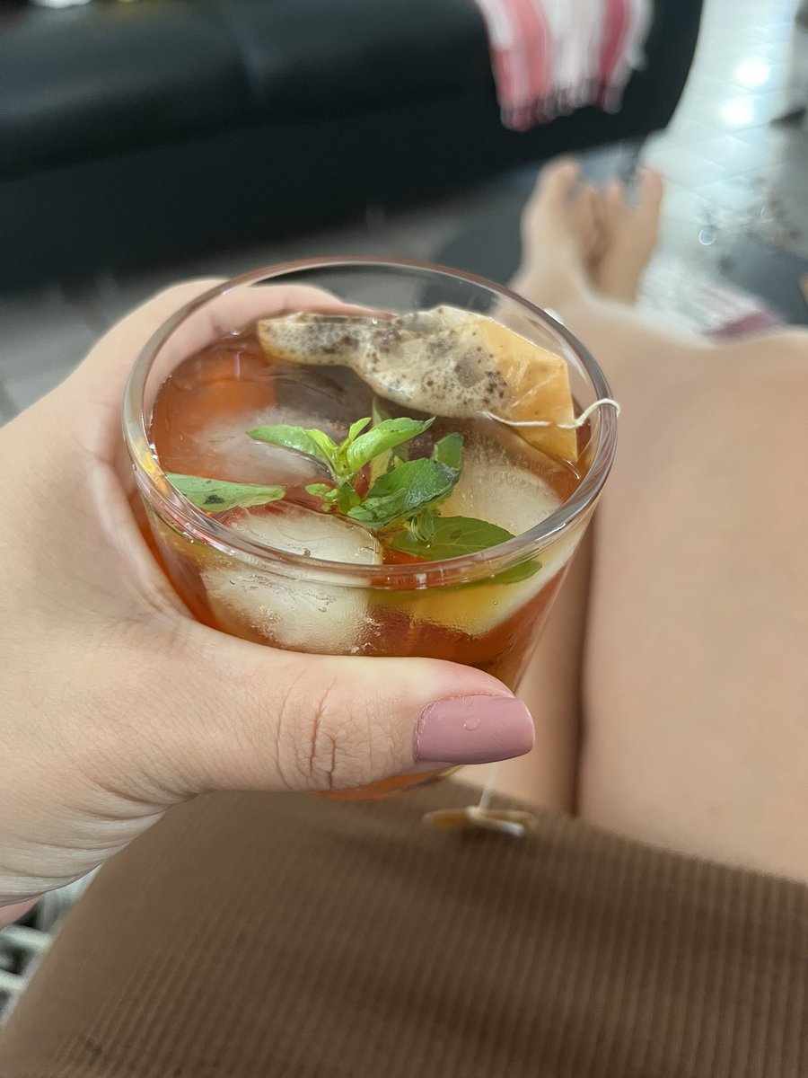 helidasg's tweet photo. Meu mais novo vício pra combater esse calorzão 🥰 chá com gelo e água com gás https://t.co/gW61MXFot8