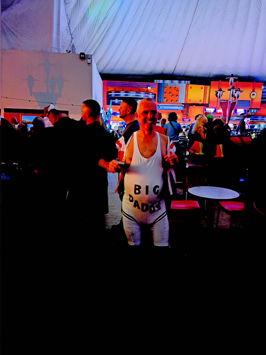 broady010's tweet photo. COYG 80S BASH SKEGGY. @Giantsrl @Danmitchell1995 @rockchick767 @BigEorl proper lad  from hudds @ #hudds https://t.co/oFUcqgWLOx