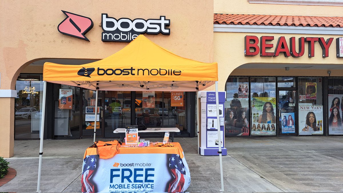 RadamanBoost's tweet photo. Come stop by your local Boost Mobile at 5335 Militart Trail in WPB. #BlackFriday specials all weekend long. FREE PHONES, SERVICE, FOOD, AND DRINKS. Ask for John. https://t.co/ygXDYU516g