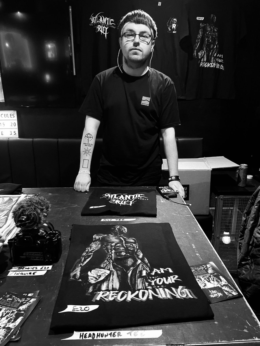P4raSite3ve__'s tweet photo. Last couple weeks has been a lot of fun being behind the merch table again. Met some really cool people and very thankful to be back doing this again. 
Any bands out there looking for a merch seller hit me up. RT’s appreciate to get the world around! https://t.co/dlQZeKfDz5