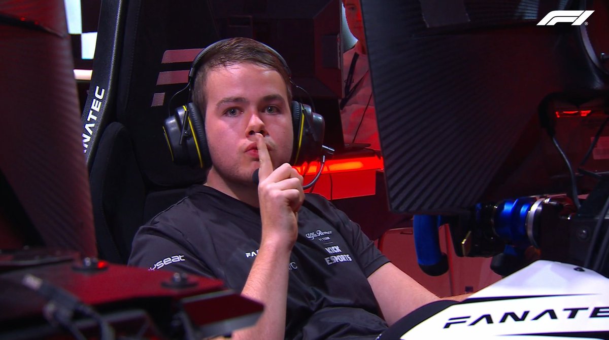 -Le llaman cheto
-Le dicen que en una LAN se le va a caer la careta
-Llega la LAN y se hace la mejor carrera de su vida

Director de orquesta🐐🎩