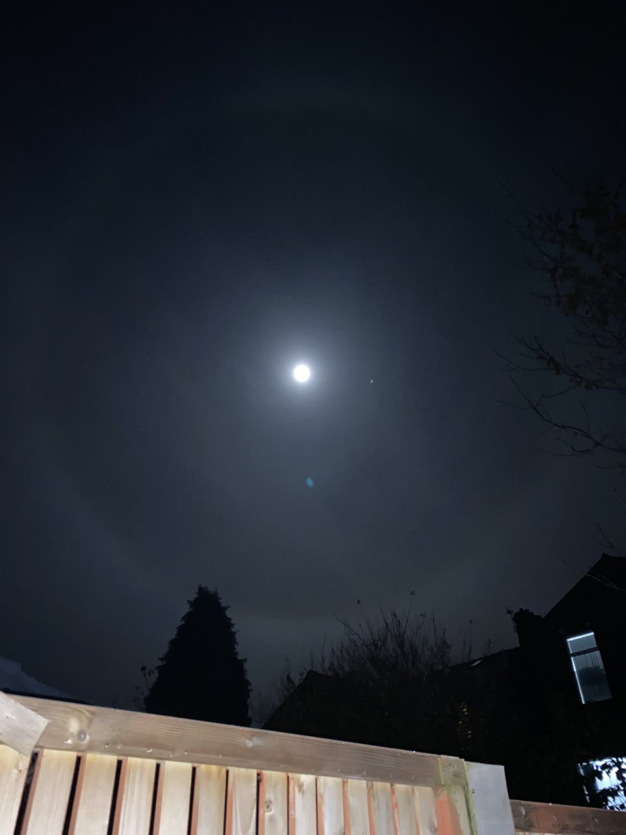 Thamer76's tweet photo. Astronomers! What is this around the moon? Is it the halo of Jupiter? It’s stunning. https://t.co/ZY15WWHnHw