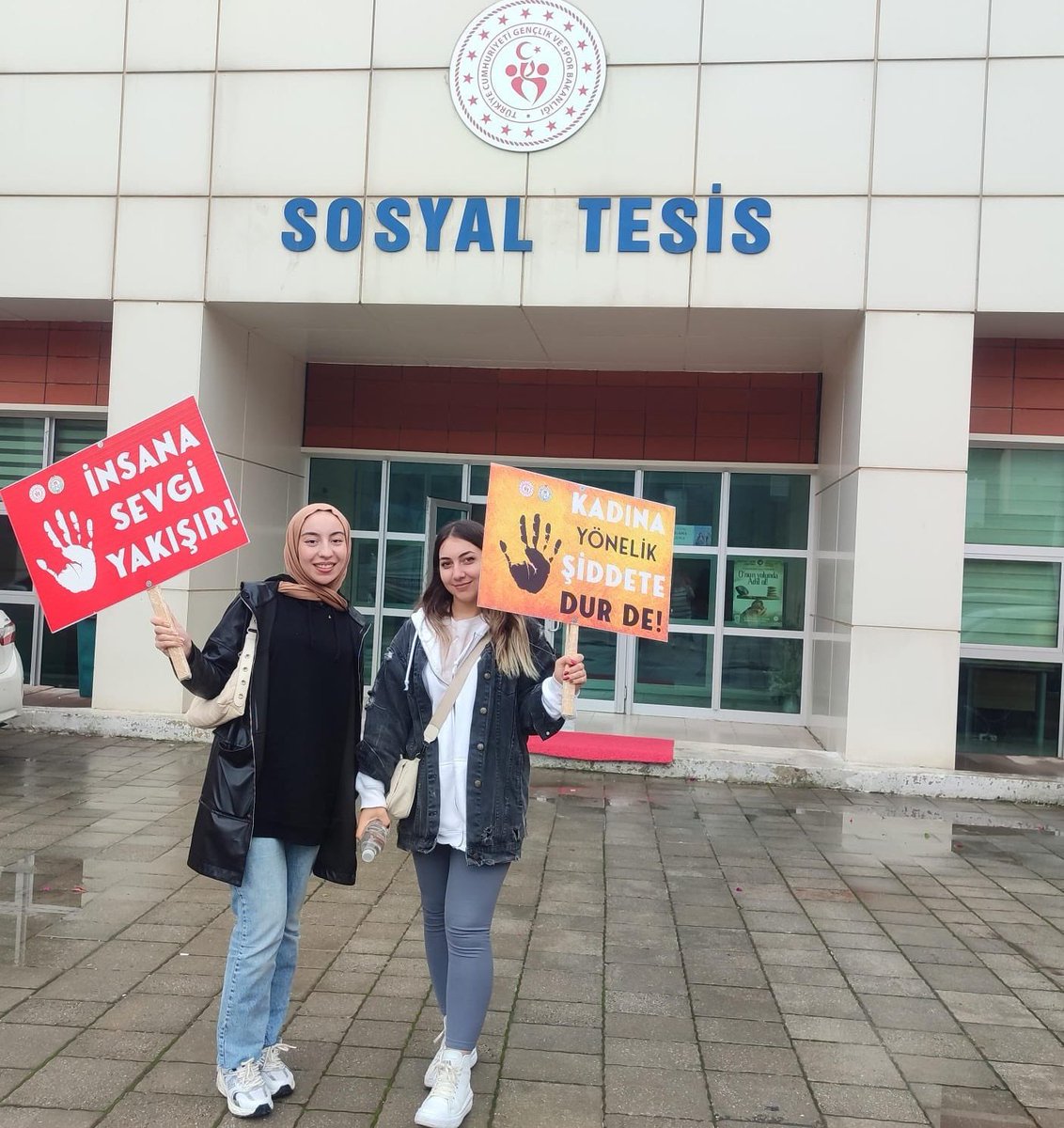 GSB_KYGM's tweet photo. Muğla'da öğrenciler Kadına Yönelik Şiddete Karşı Uluslararası Mücadele Günü dolayısıyla farkındalık çalışması yaptı.

🙅🏻"Şiddetin her türlüsüne karşıyız!"🙅🏻‍♂

#25Kasım
#ŞiddetsizToplum https://t.co/rYxmFJgVFP