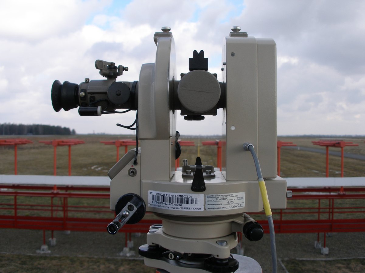 PANSA_PL's tweet image. Trzeci artykuł z serii „Kolorowe skrzydła nad Polską”🦜autorstwa Tomasza Ossowskiego już online. W 2023 r. #InspekcjaLotnicza #PAŻP obchodzi swoje 60-lecie, dlatego przybliżamy wszystkim miłośnikom lotnictwa, ale nie tylko, jej historię. Miłej lektury! 👉pansa.pl/kolorowe-skrzy…