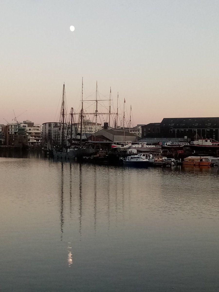 Gn fam! 🌘

Moon rises at Bristol harbour, a scene of tranquility. 

#harbour #bristolharbour
#moon #moonrise #reflection #waterreflection #boats #masts