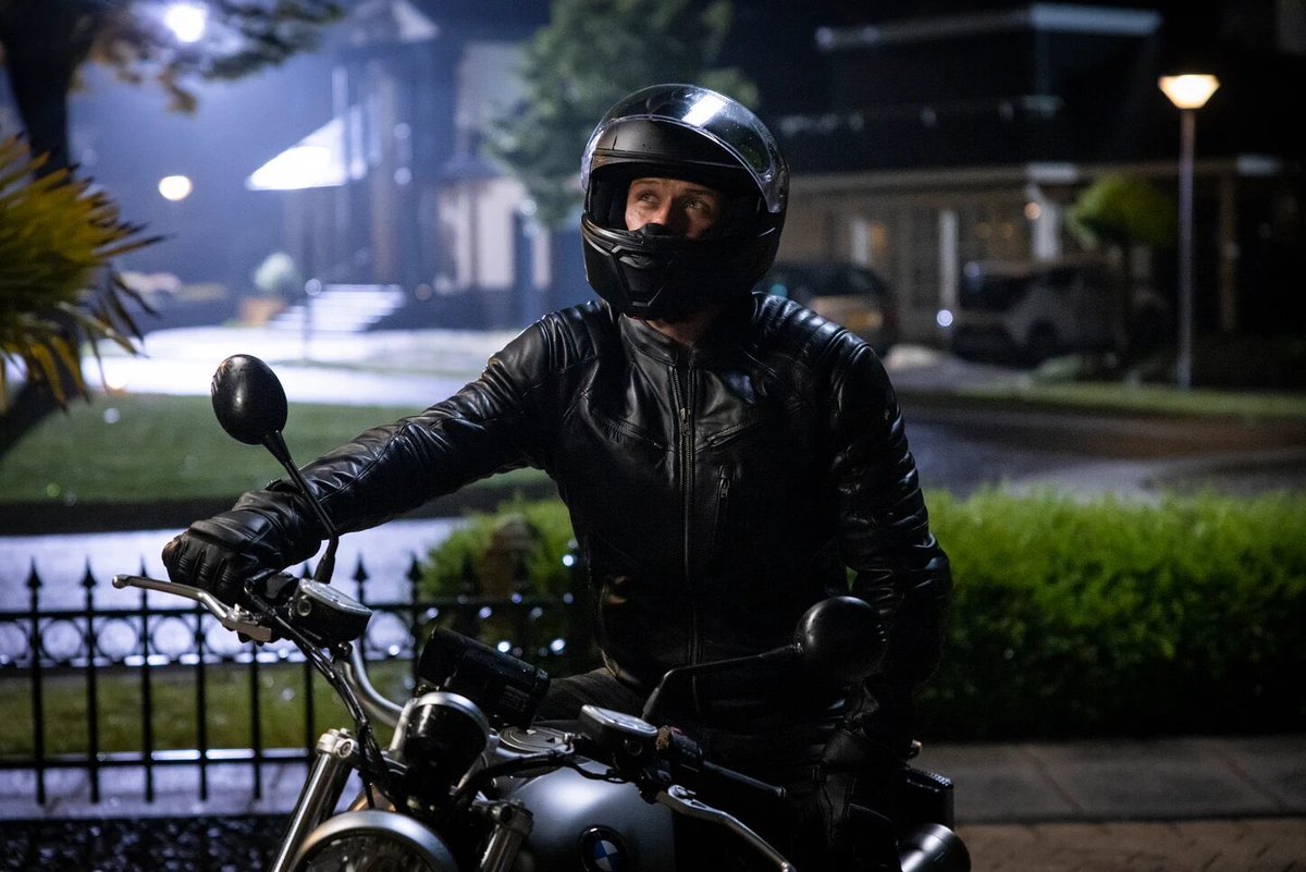 Rebec75's tweet image. Can’t wait to see you @SamHeughan on #TheCoupleNextDoor So excited. This picture brings back so many happy memories of watching some scenes filmed in The Netherlands. Last day I saw you there we had a little chat and afterwards you drove by on the motorcycle and waved goodbye. ❤️