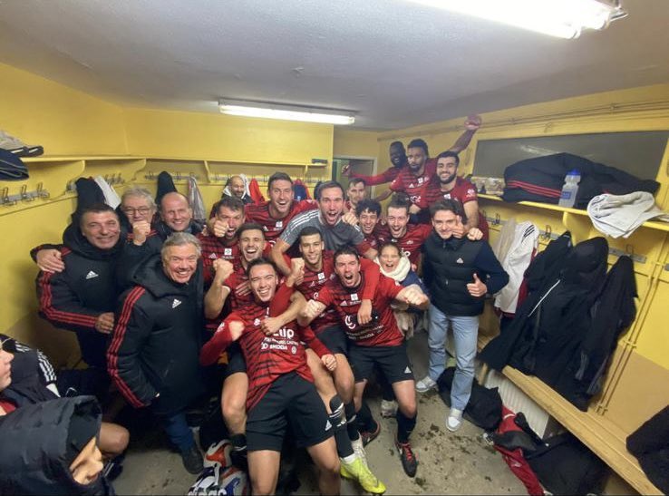 us_revel's tweet photo. 𝗩𝗜𝗖𝗧𝗢𝗜𝗥𝗘 𝗖𝗢𝗡𝗧𝗥𝗘 𝗟𝗨𝗭𝗘𝗡𝗔𝗖
L’équipe fanion enchaîne une 9eme victoire consécutive toutes compétitions confondues contre le @LuzenacAP et prend le fauteuil de leader ! +3️⃣✅
Victoire 2 à 1 !
Bravo à tout le groupe ! 👏
🔴⚫️
#TeamUSR #usrevel #usr #ForzaUSR https://t.co/sLpFXvB4nv