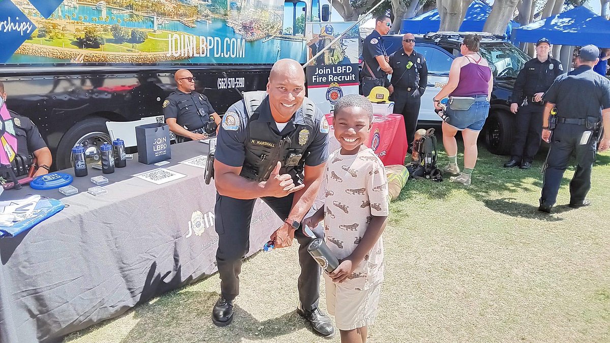 BayouClassic74's tweet image. Want a law enforcement career in California?🌴 Long Beach Police Department recruiters are out at the Bayou Classic! 🏈🐊 Offering a $6k hiring bonus as well as up to $24k for childcare and $24k for housing💙👮
Learn more⤵️ 
bit.ly/LongBeachInThe…
#LongBeach #LBPD #JoinLBPD