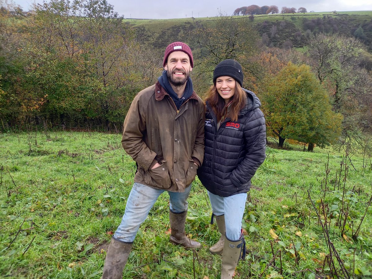 New entrants to farming always have a refreshing take on things. I loved chatting in the rain about all things ag, acting, #Emmerdale #StrictlyComeDancing with Liz & @kelvin_fletcher & @CazGraham1 Tomorrow's #OnYourFarm @BBCRadio4 bbc.co.uk/programmes/m00…