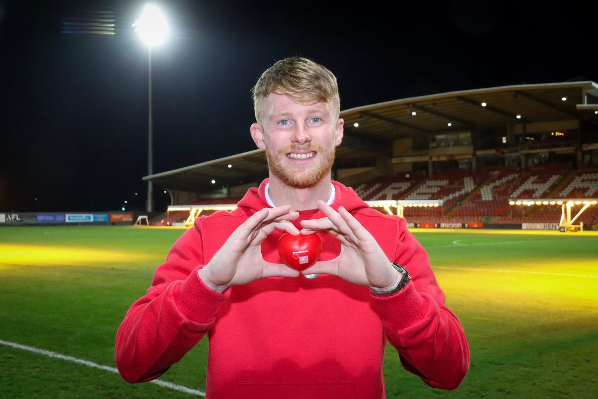 Wrexham_AFC's tweet photo. On #WhiteRibbonDay, Keep Your Heart 🤍

Cadw Dy Galon ❤️

Never use, excuse or remain silent about domestic abuse.

Information and resources 👉 https://t.co/ZT3X3dQVYA

🔴⚪ #WxmAFC https://t.co/8wEzrDwz1j