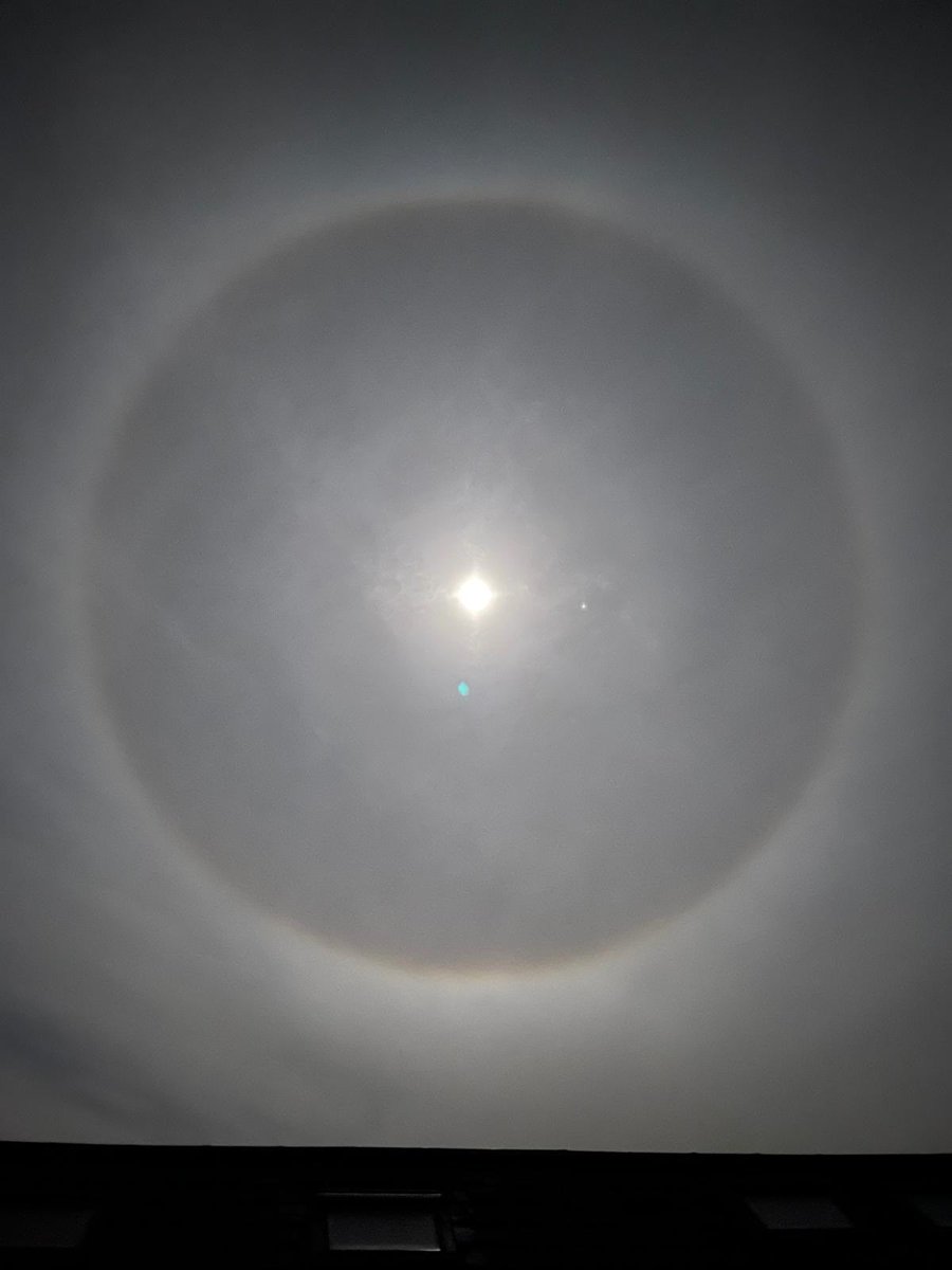 Incredible 22 degree halo around the Moon and Jupiter tonight. Can see from central Manchester.