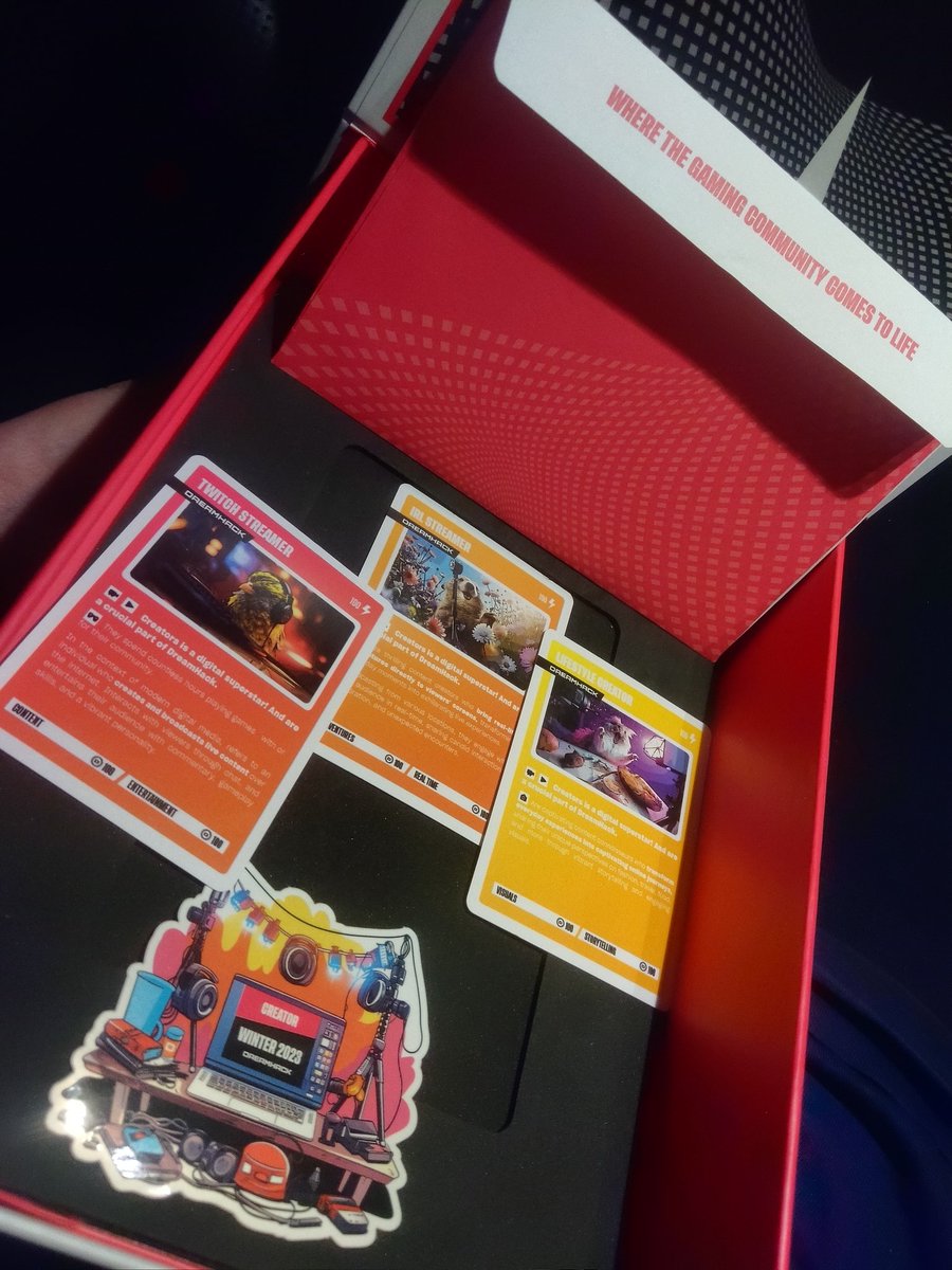 OMG! Look what I got from <a href="/DreamHack/">DreamHack</a> <a href="/DreamHackSE/">DreamHack 🇸🇪</a> ! Such an amazing little giveaway I won! I couldn't believe it when I won it 😭 Next time I get a fancy plastic card, I shall have my own name on it 👀 Thank you DreamHack for making a 2nd home for everyone ❤️