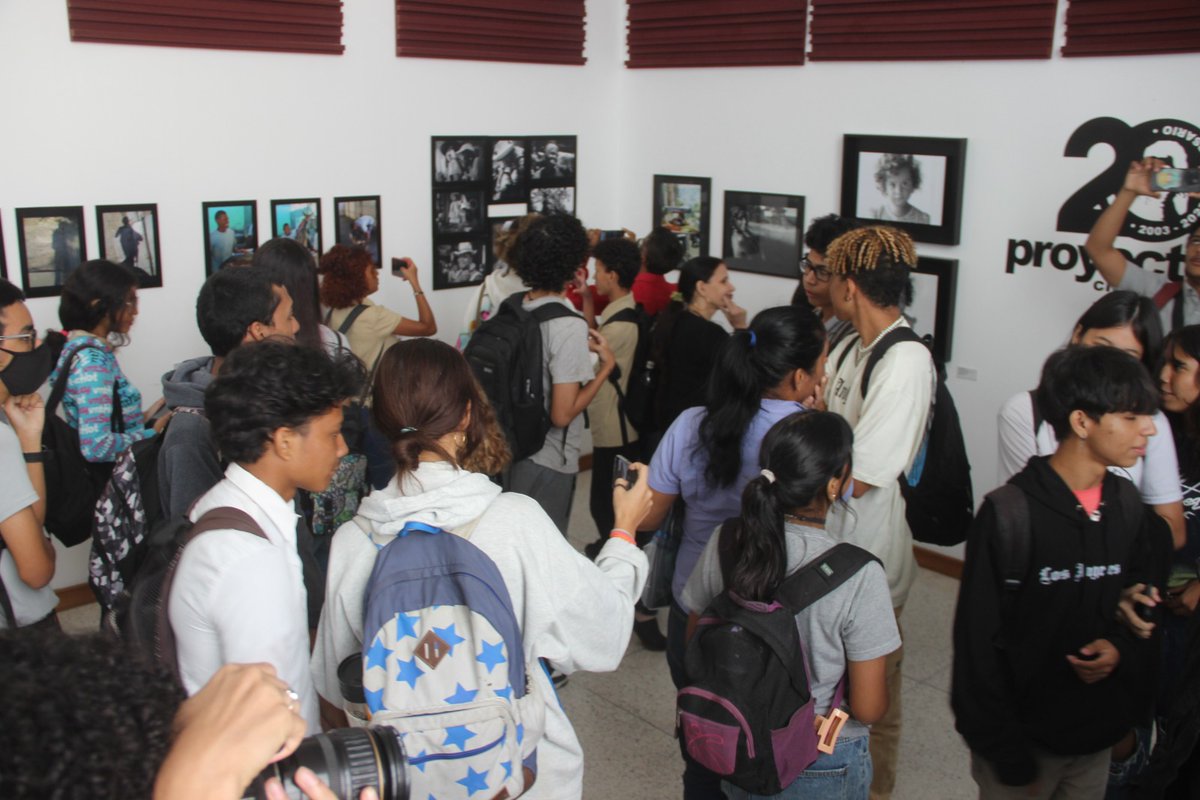 AlcDeGirardot's tweet image. Está exposición está  conformada por 86 piezas fotográficas de 26 fotógrafos de distintas regiones del país. 

#Dato 🖼️ Hay 20 piezas artísticas con realidad aumentada e interactiva 

Ven y vive la experiencia!! 

@RafaelMaracay21 
@VillegasPoljak 
#Maracay
#TodosSiPorElE5equibo