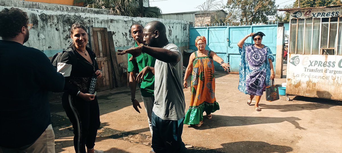 TitiNdema's tweet image. C'est lancé....#Day3 
Nous avons passé une bonne partie de la journée au sein de la famille du regretté #AlbetEbossé joueur de la #JSK  🇨🇲décédé en Algérie. Un documentaire sera tourné ces jours.
Je reviens en semaine...
#FoNProd #Showmax #Media24 #ProdÉxé