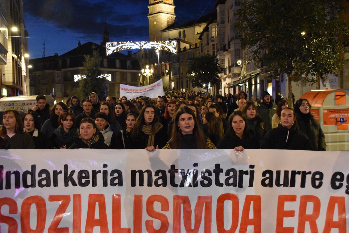 itaiasarea's tweet photo. Azaroaren 25 honetan, indarkeria matxistaren aurka indarrak batzeko deia egin dugu. 

Emakume langileok bigarren mailako subjektu garen gizarte honetan, indarkeria matxista emakumeok azpiratuak mantentzeko bitartekoa da. https://t.co/p4czoMh3WQ