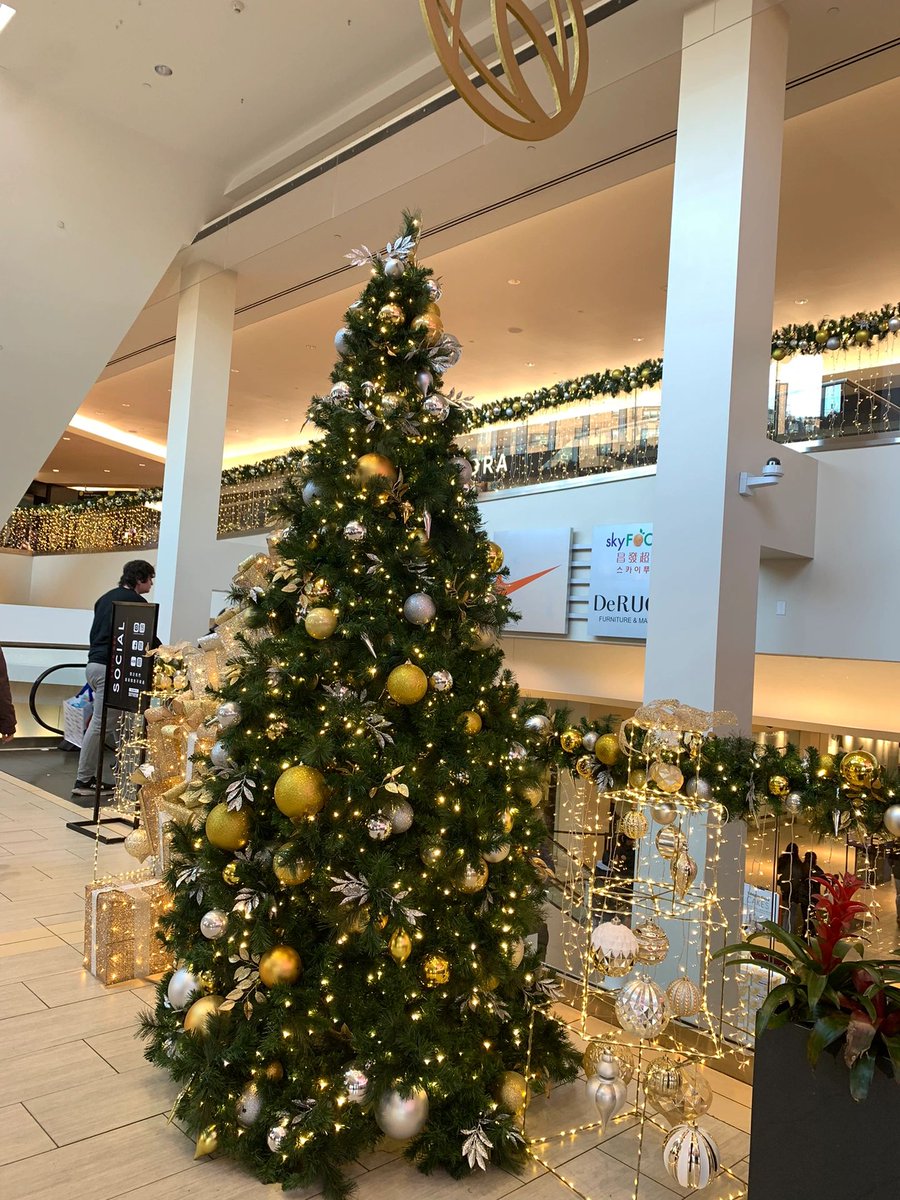 pink_aa21's tweet photo. Sing Jingle Bells in advance, lol https://t.co/WuJjPsfMLp