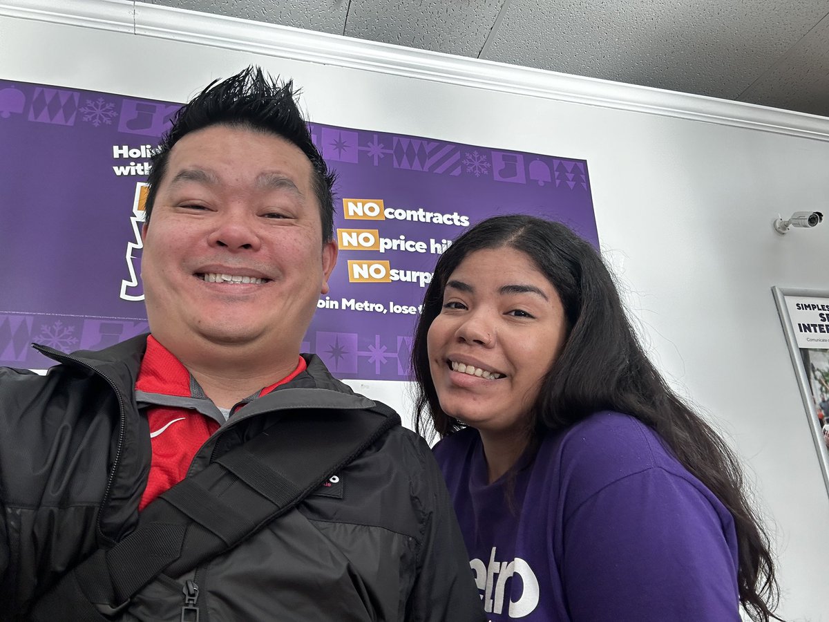 TM0Tang's tweet image. Beat the after #OSU game rush!! Mary is here to get you a tablet on us!!@MetroByTMobile #CentralEast @AlexBrownTMO @WinstonAwadzi @thayesnet