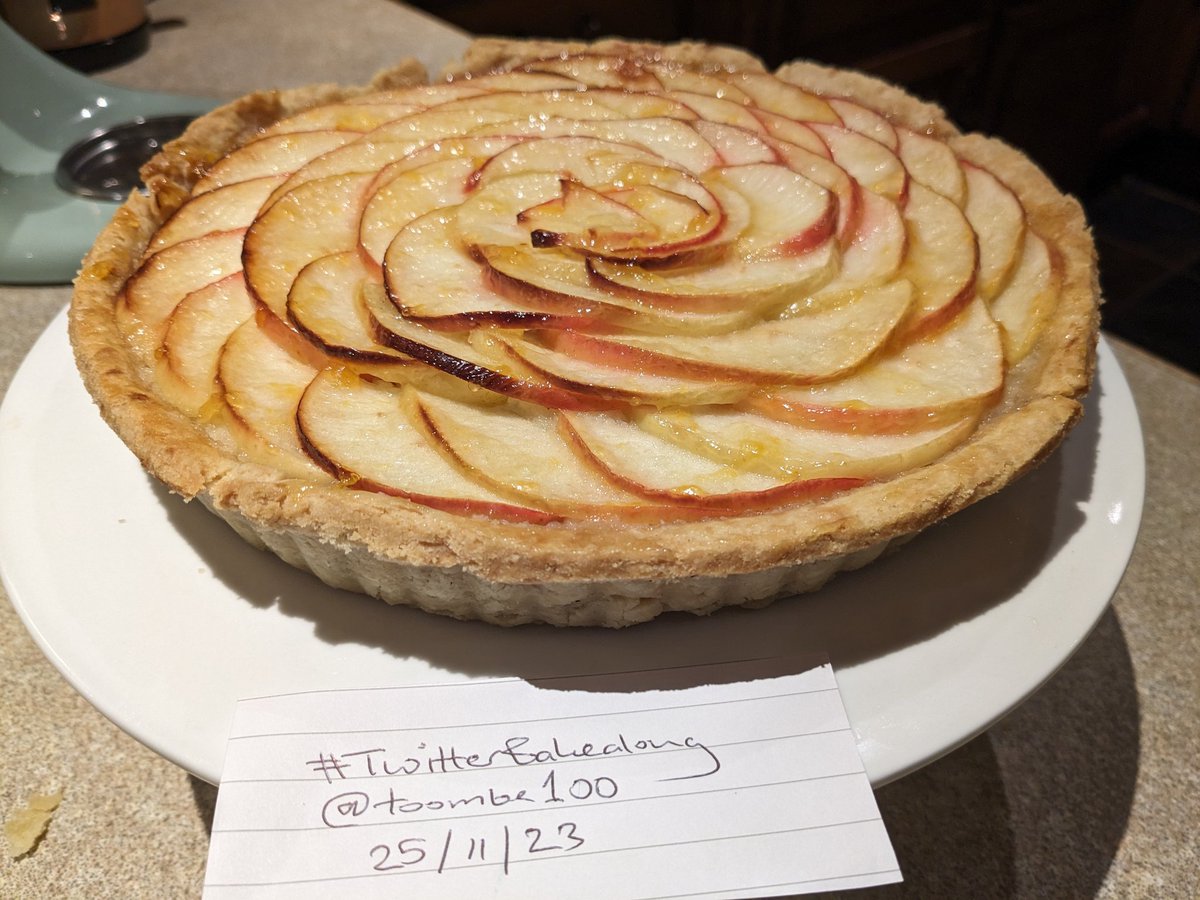 Tarte aux pommes for #patisserie week. Much easier, I think, than a millefoglie! 🍎
#gbbotwitterbakealong
#gbbo
<a href="/marybethxx6/">❤️karen Mary Elizabeth❤️</a> <a href="/Rob_C_Allen/">Robert Allen</a>