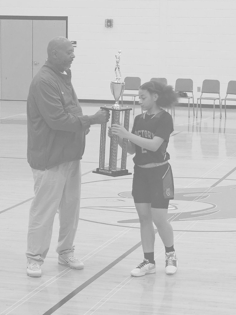 CoachMobley05's tweet photo. @StephMobley2026 continues to impress and showcase she's next level material #MVPππͺπΎπ―βΌοΈ #Hoops4Hunger #elitegirlsshowcase @VCCSAthletics #supersophomore #floorgeneral #VOCAL #truPG https://t.co/c68df5KCgR