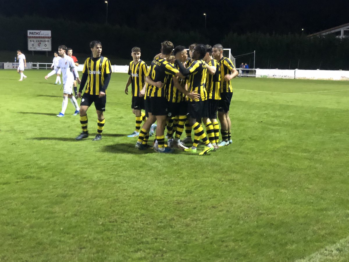 Menuda jornada que llevamos!! Senior Partidazo! 0-2Lucha,entrega,ayudas,sacrificio y super victoria! 
Juvenil, 3-1grandísimo partido con dos goles de penalti y un testarazo. Cadete 1-0 buenísima victoria que nos ilusiona!Aupa mutilak! Zorionak!!