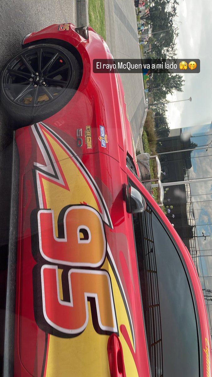 Lui_lu519's tweet photo. El rayo #mcqueen va a mi lado, está bien chulo, será que me da una vueltita por la city? https://t.co/2WYWCT1Z1L