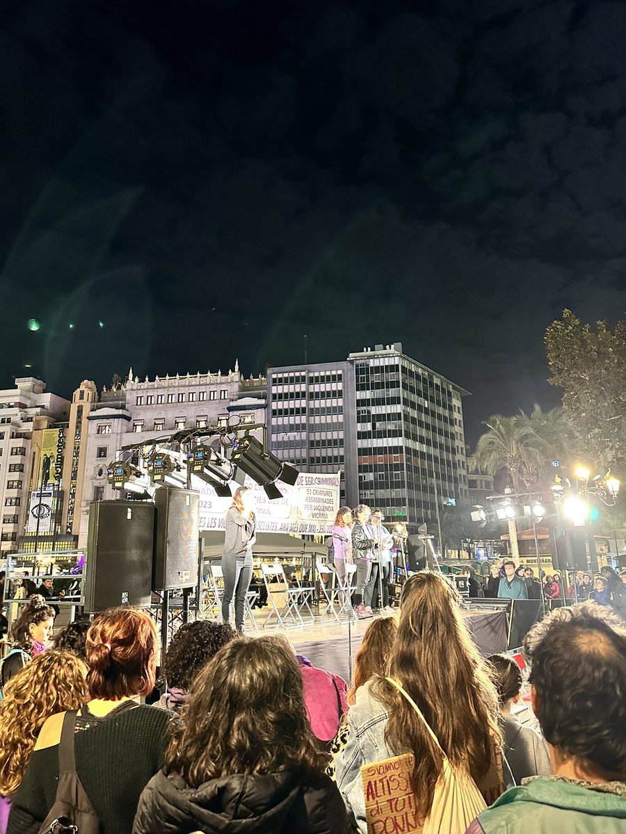 <a href="/SocialistesVal/">PSPV-PSOE</a> <a href="/ppcv/">Partido Popular Comunitat Valenciana</a> <a href="/carlos_mazon_/">Carlos Mazón</a> 🫂 Pues algunos estábamos en la Plaza del Ayuntamiento de Valencia pero por lo visto no os habéis dado cuenta 🙄