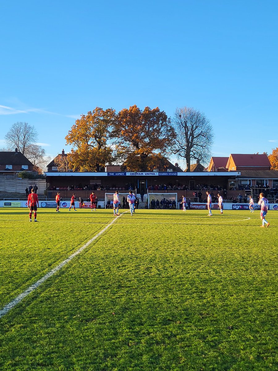 Georgie_C's tweet photo. Long trip from Colliers Wood to @cheshamutdfc to revisit a stomer of a ground and got to see an absolute worldie too @NonLgeProgs @NonLeagueCrowd @SouthernLeague1 #groundhopping #NonLeague #thechickenbaltichronicles #bucks #chesham #Basingstoke #underground #metline https://t.co/tn3EuZIhtq
