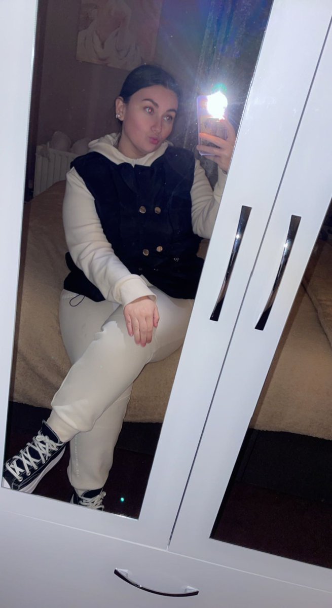 skzchangbinz's tweet photo. how i dress irl!!

i’m actually pretty boring tbh 😭 https://t.co/3sw7TrTq0g